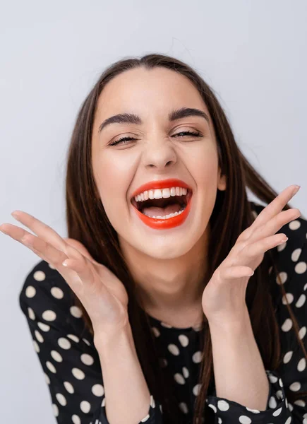 Vrolijke Schoonheid Met Gevoelige Emoties Vrouwenportret Natuurlijke Schoonheid Mensen Emoties — Stockfoto