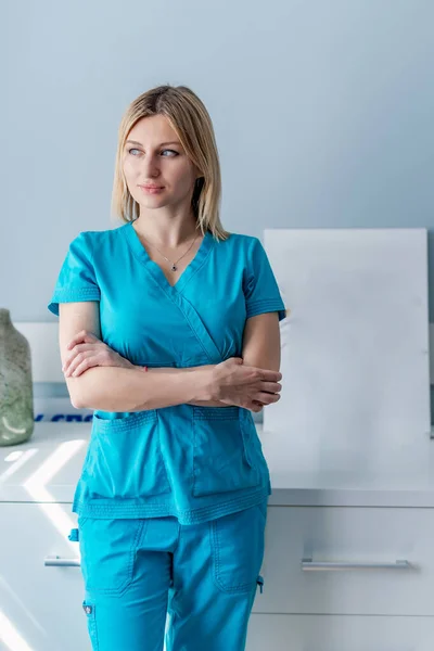 Porträtt Den Professionella Sjuksköterskan Medicinsk Assistent Sjukhusrum Modern Klinik — Stockfoto