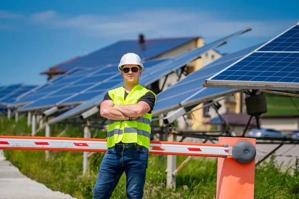 Робочий Державний Інженер Технічний Персонал Новій Енергетичній Базі Сонячні Панелі — стокове фото