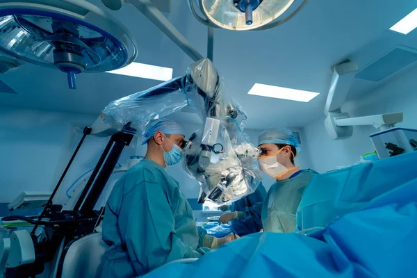 Processo Intervento Chirurgico Traumatico Gruppo Chirurghi Sala Operatoria Con Attrezzature — Foto Stock