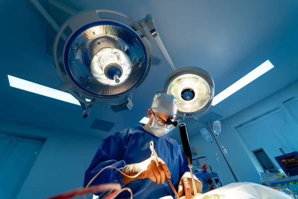 Proceso Cirugía Trauma Grupo Cirujanos Quirófano Con Equipo Quirúrgico Formación —  Fotos de Stock