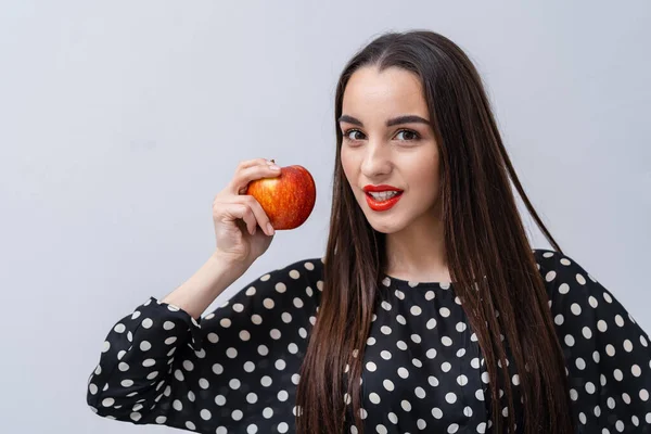 Vrolijk Meisje Met Appel Het Gezicht Concept Van Gek Veganistisch — Stockfoto