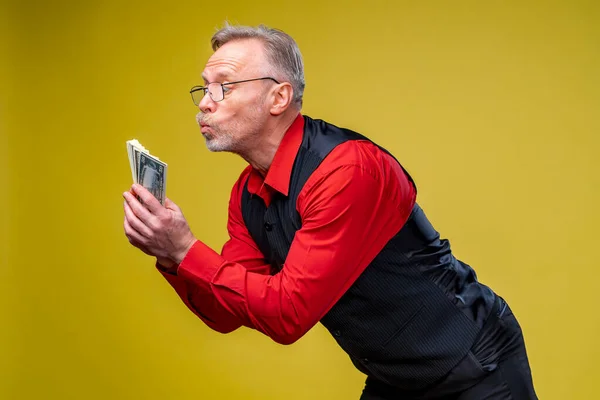Han Vann Lotto Ett Fan Pengar Nära Ansiktet Gammal Man — Stockfoto