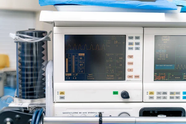 Entübasyon Için Akciğerlere Yapay Havalandırma Cihazı Modern Koğuşta Ekipman Tıbbi — Stok fotoğraf