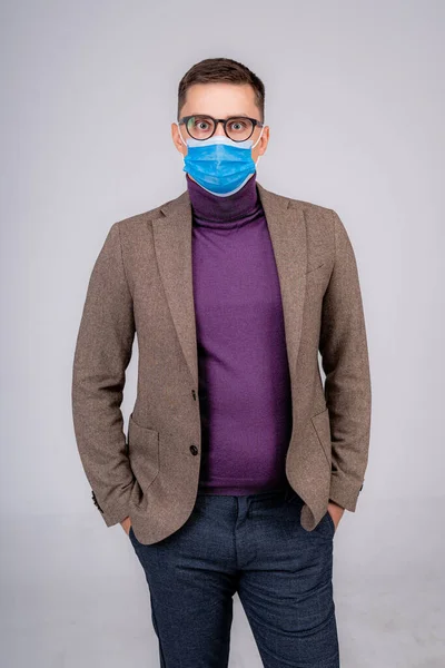 Empresario Oficinista Que Usa Máscara Para Protegerse Contra Enfermedad Covid — Foto de Stock