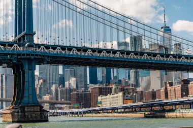 Manhattan şehir merkezi manzaralı. New York şehir merkezinin ünlü Skyline 'ı.