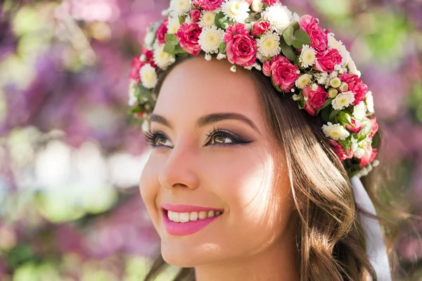 Açık Havada Bir Şaşırtıcı Doğal Bahar Güzellik Portresi — Stok fotoğraf