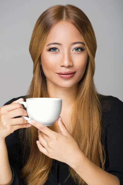 Retrato Una Belleza Asiática Tomando Café —  Fotos de Stock