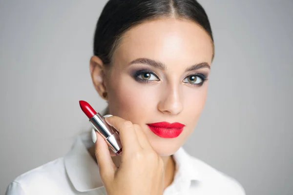 Portret Van Een Jonge Mooie Brunette Vrouw Zware Make — Stockfoto