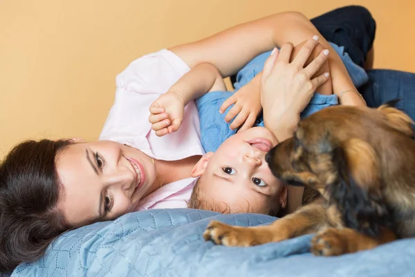 Portrait Mother Baby Pet Dog Real Family — Stock Photo, Image