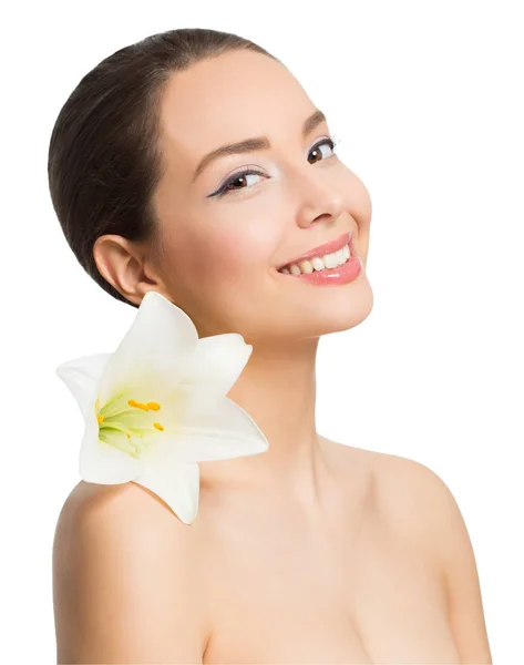 Portret Piękna Brunetka Lekki Makijaż Białej Lilii Kwiat — Zdjęcie stockowe