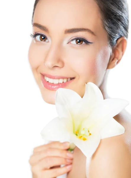 Retrato Belleza Morena Maquillaje Ligero Con Flor Blanca —  Fotos de Stock