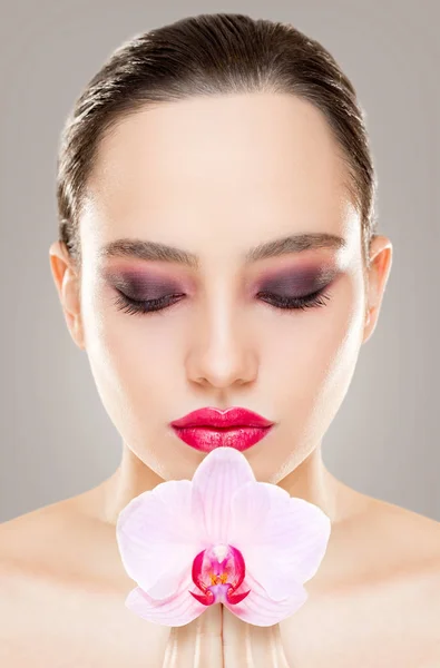 Retrato Belleza Morena Llamativa Maquillaje Fuerte — Foto de Stock