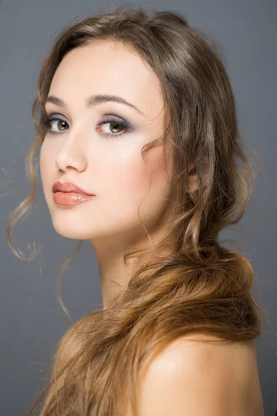 Portrét Mladé Černovlásky Kosmetika Krása — Stock fotografie