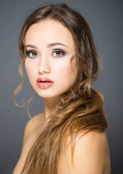 Fiatal Barna Kozmetikumok Szépség Portréja — Stock Fotó