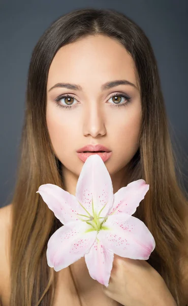 Brünette kosmetik schönheit — Stockfoto