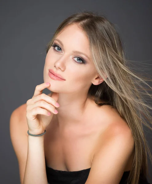 Belleza cosmética rubia . —  Fotos de Stock