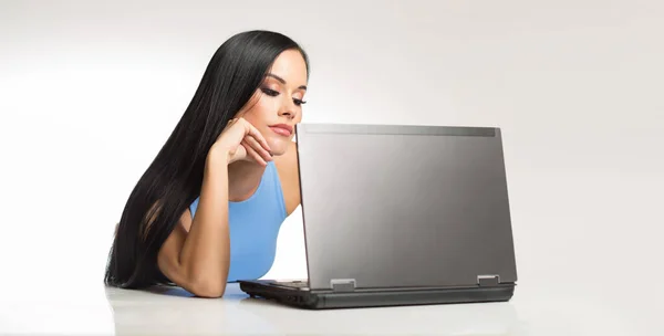 Gorgeous Happy Young Brunette Woman Using Latop Computer Browsing Online — Stock Photo, Image