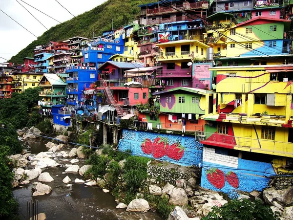 La Trinidad, Benguet Eyaleti, Filipinler - 7 Haziran 2018: Renkli evler Stobosa Hillside evlerde.