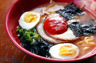 Fotoğraf kase taze pişmiş domuz Tan Tan erkekler Ramen erişte çorbası