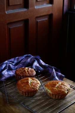 Taze pişmiş muzlu kek