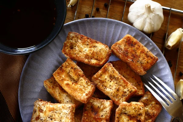 Sıcak ve taze, kızarmış gevrek tofu — Stok fotoğraf