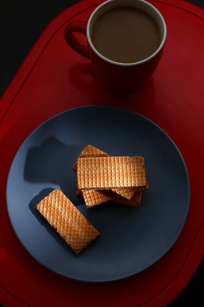 Chocolade wafers en koffie — Stockfoto