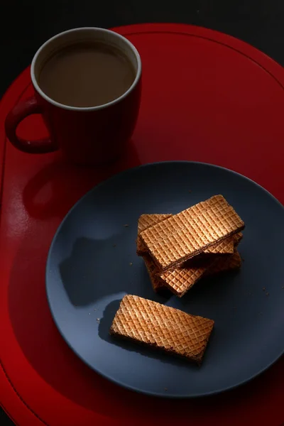 Schokoladenwaffeln und Kaffee — Stockfoto