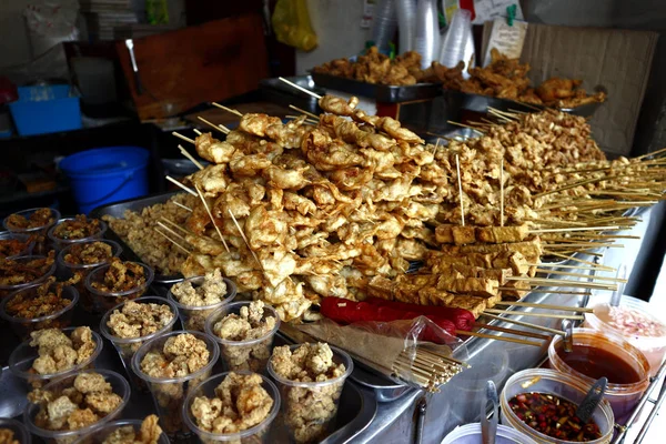 Deep goreng berbagai macam isi ayam — Stok Foto