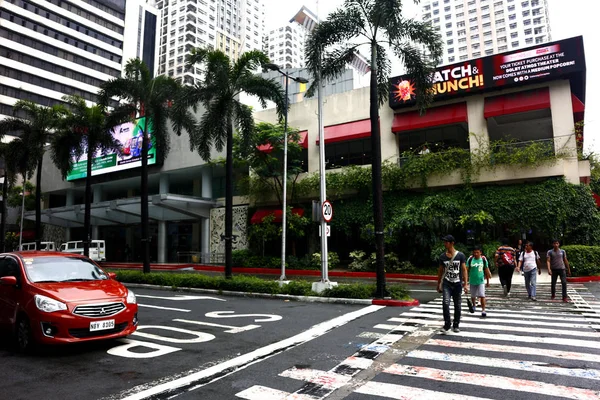 Edifici e altri stabilimenti residenziali e commerciali all'interno dell'Araneta Center — Foto Stock