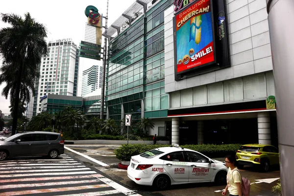 Edifici e altri stabilimenti residenziali e commerciali all'interno dell'Araneta Center — Foto Stock