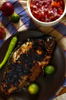 Taze ızgara tilapia balığı.