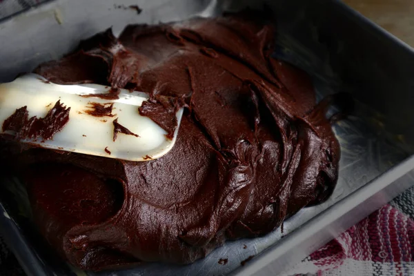 Fotó Csokoládé Brownie Tészta Egy Serpenyőben — Stock Fotó