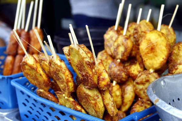 Foto Aperitivos Filipinos Recién Cocinados Llamada Kamote Cue Batata Frita — Foto de Stock