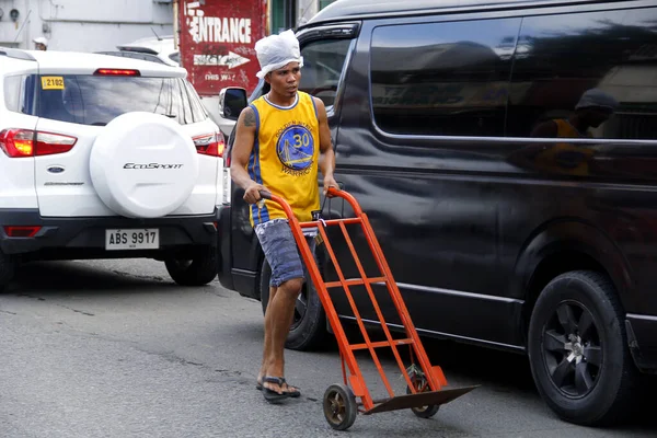 Antipolo City Filipinas Junho 2020 Homem Entrega Loja Com Carrinho — Fotografia de Stock