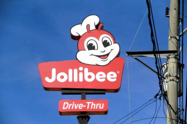 Antipolo Şehri, Filipinler - 2 Haziran 2020: Popüler bir fast food restoranının açık hava tabelası.