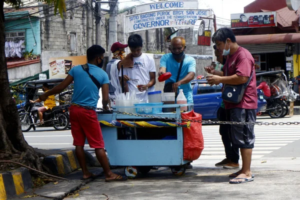 Antipolo City Philippines July 2020 Customers Eat Fish Balls Other — Stock Photo, Image