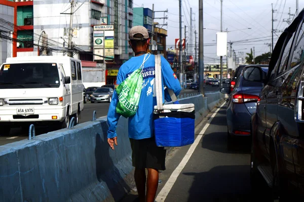 Cainta Rizal Filipinler Ağustos 2020 Sokak Satıcısı Trafikte Mahsur Kalan — Stok fotoğraf