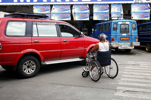 Cainta Rizal Filipinas Agosto 2020 Homem Cadeira Rodas Guia Veículo — Fotografia de Stock