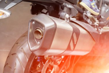 Egzoz borusu spor motosiklet. Closeup görünümü, arkadan görünüm