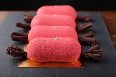 şeker şeklinde çikolata kadife ile kırmızı mini Mus kek