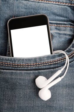 Modern smartphone ve kot pantolon cebinde earphones ile alay et. 