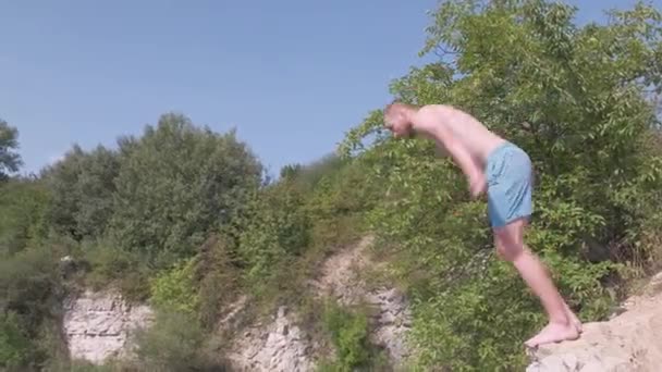 Bearded Young Man Jumps Cliff Blue Water Lake Summer Outdoor — Stock Video