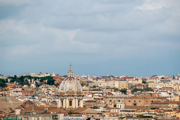 Вид на Рим, Італія. Панорама історичної території Риму в сонячний день.. — стокове фото