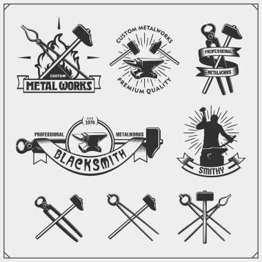 Forge Vintage Amblemler. Demirci Etiketler, rozetleri ve tasarım öğeleri. Vektör çizim.