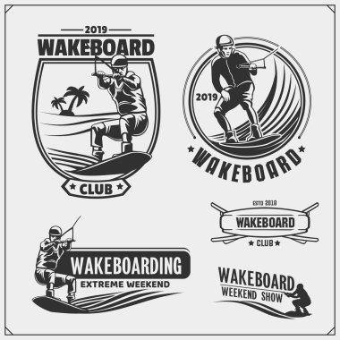 Wakeboarding siluetler, etiketler ve tasarım öğeleri. Wakeboard club ve t-shirt için baskı tasarımı için amblemler seti.