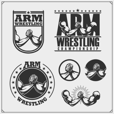 Bilek güreşi kulübü amblemleri, etiketler, rozetler ve tasarım unsurları. Tişörtler için baskı tasarımı.
