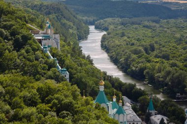 Ortodoks Kilisesi. Kutsal dağ ve Sviatogorskaya Lavra Sviatogorsk ve Seversky Donets Nehri.