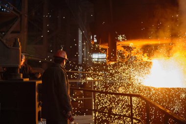 Külçe döküm, çelik üreticisi. Elektrik ark ocağı dükkanı EAO. Metalurji üretim.