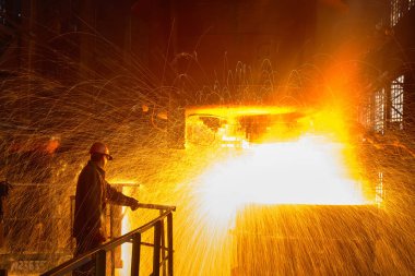 Külçe döküm, çelik üreticisi. Elektrik ark ocağı dükkanı EAO. Metalurji üretim.
